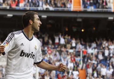 爱游戏：意甲联赛激战，米兰1-0力克莱切，福尔克鲁格处子球助阿莱格里紧追国际米兰