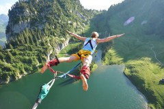 德甲焦点对决，柏林联合主场迎战莱比锡红牛，攻防体系较量与伤病阴影笼罩