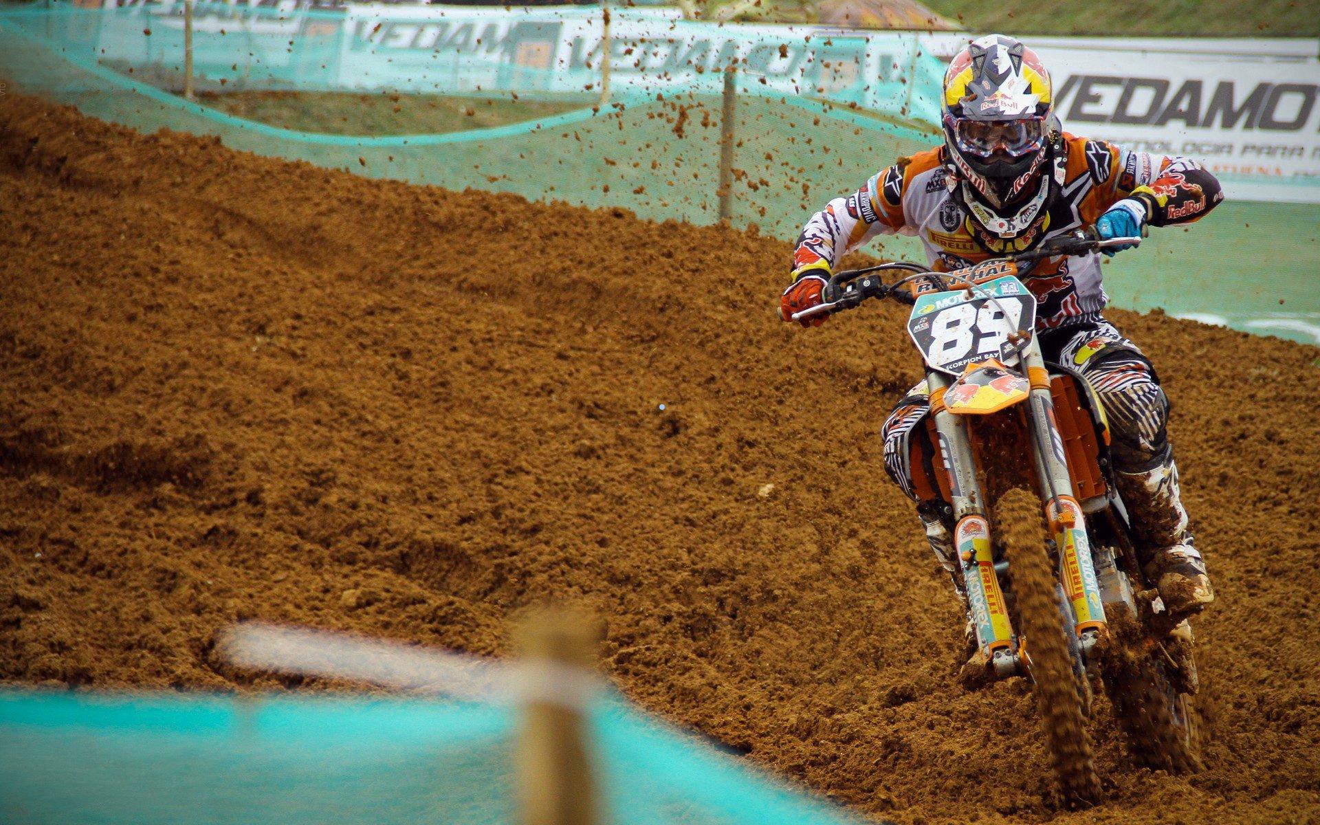 阿尔特塔赛后聚焦争议手球，肩部先触球但意图明确引裁判规则讨论